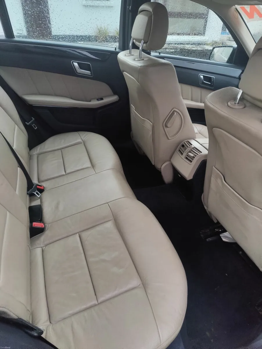 Mercedes-Benz E-Class 2012 - Image 4