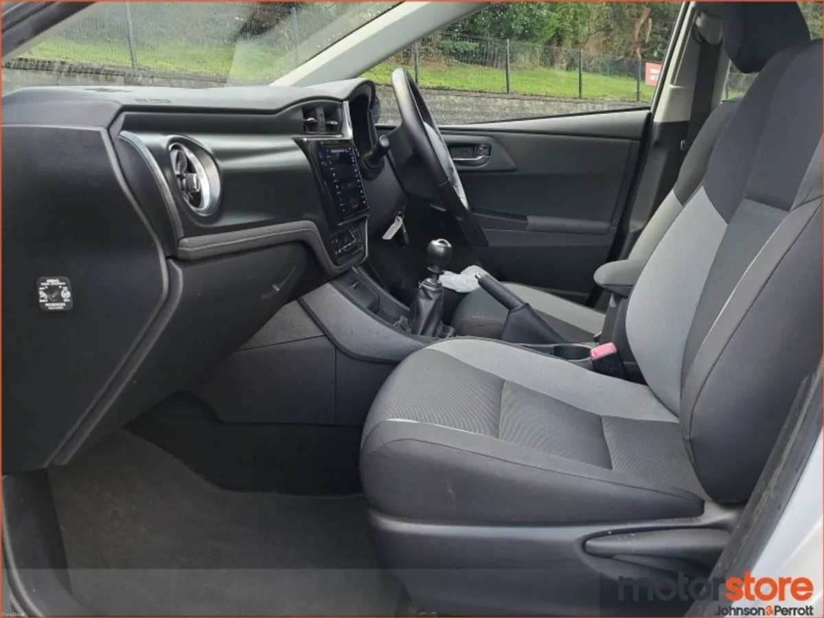 Toyota Auris 1.33 Dual VVT-i Aura (One Year Warran - Image 4