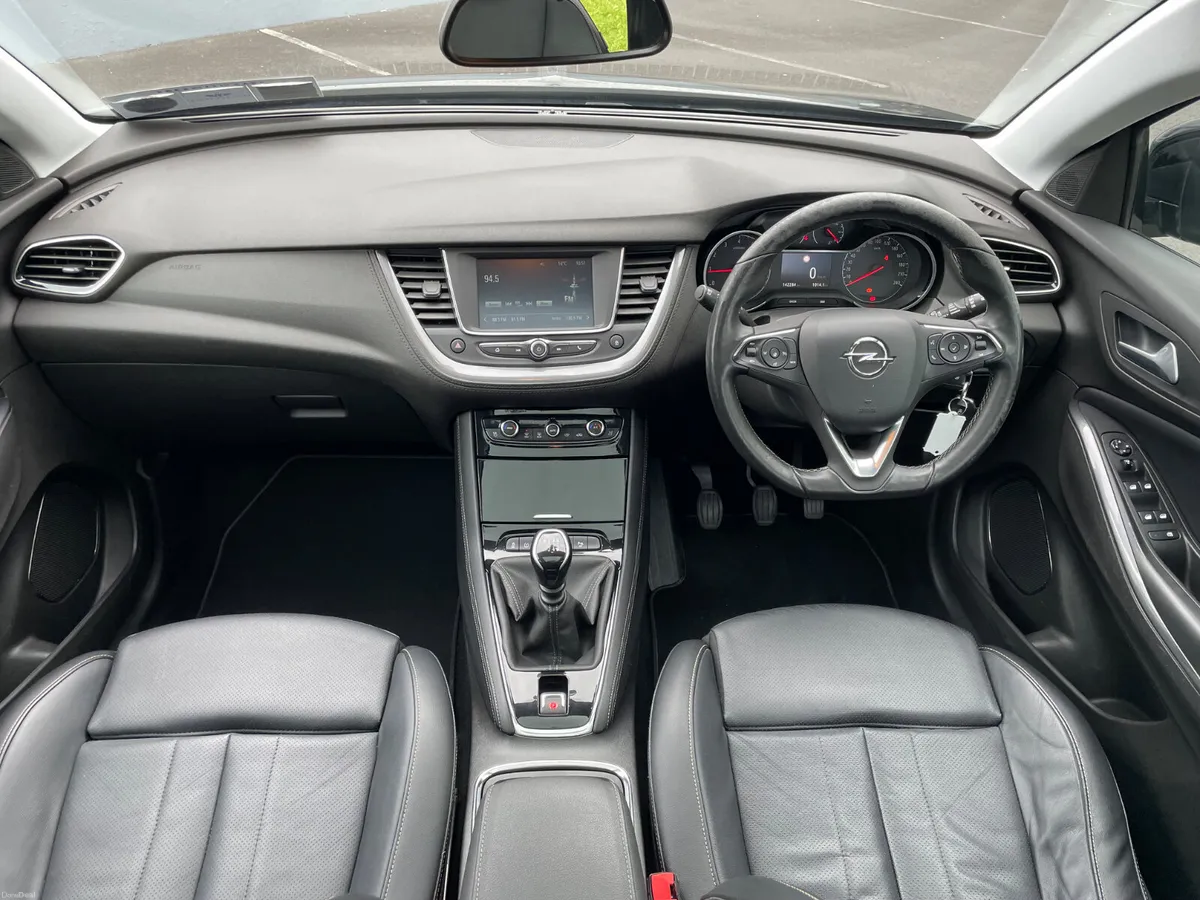 ELITE - HEATED LEATHER - APPLE PLAY -PAN ROOF - Image 3