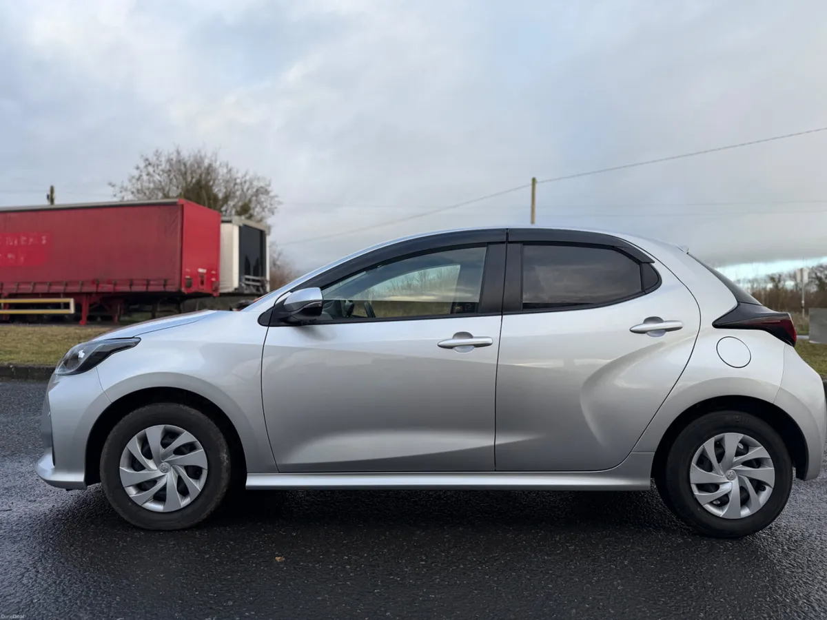 Toyota Yaris 2020 1.5L HYBRID PETROL AUTOMATIC - Image 4