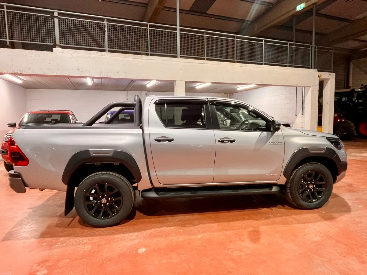 2026 Toyota Hilux InvincibleX 2.8 Auto - Image 5