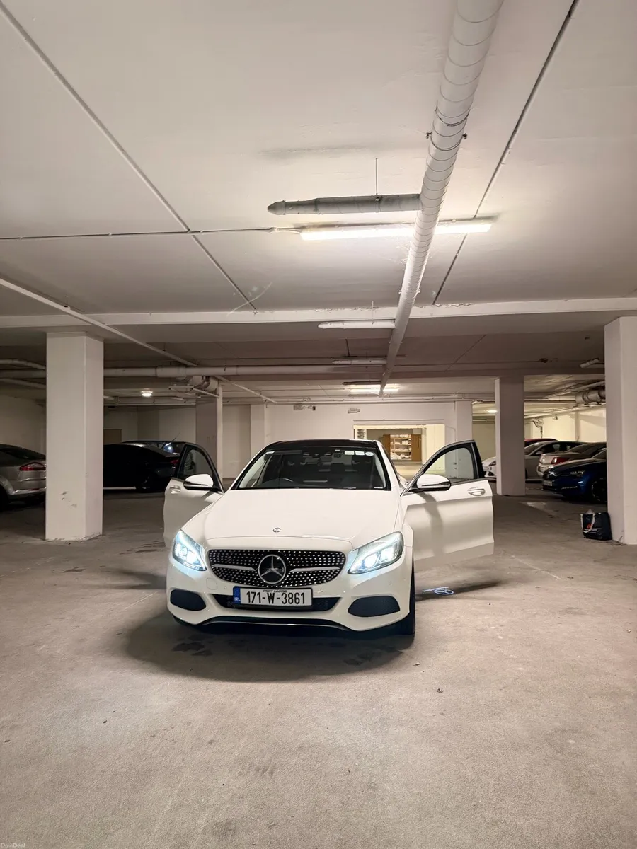 2017 Mercedes-Benz C350e Plug-in Hybrid, FULL SPEC - Image 4