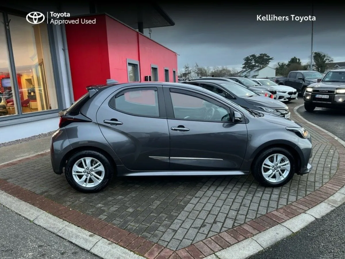 Toyota Yaris HYBRID ELECTRIC LUNA - Image 3