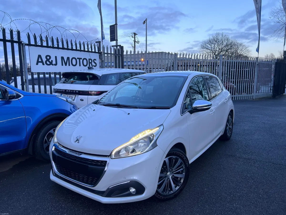 16 PEUGEOT 208 1.2 Auto Glass Roof - Image 1