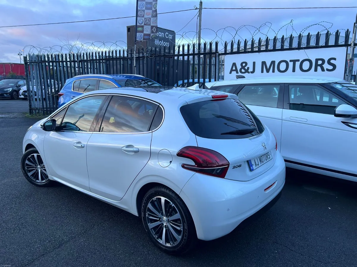 16 PEUGEOT 208 1.2 Auto Glass Roof - Image 3