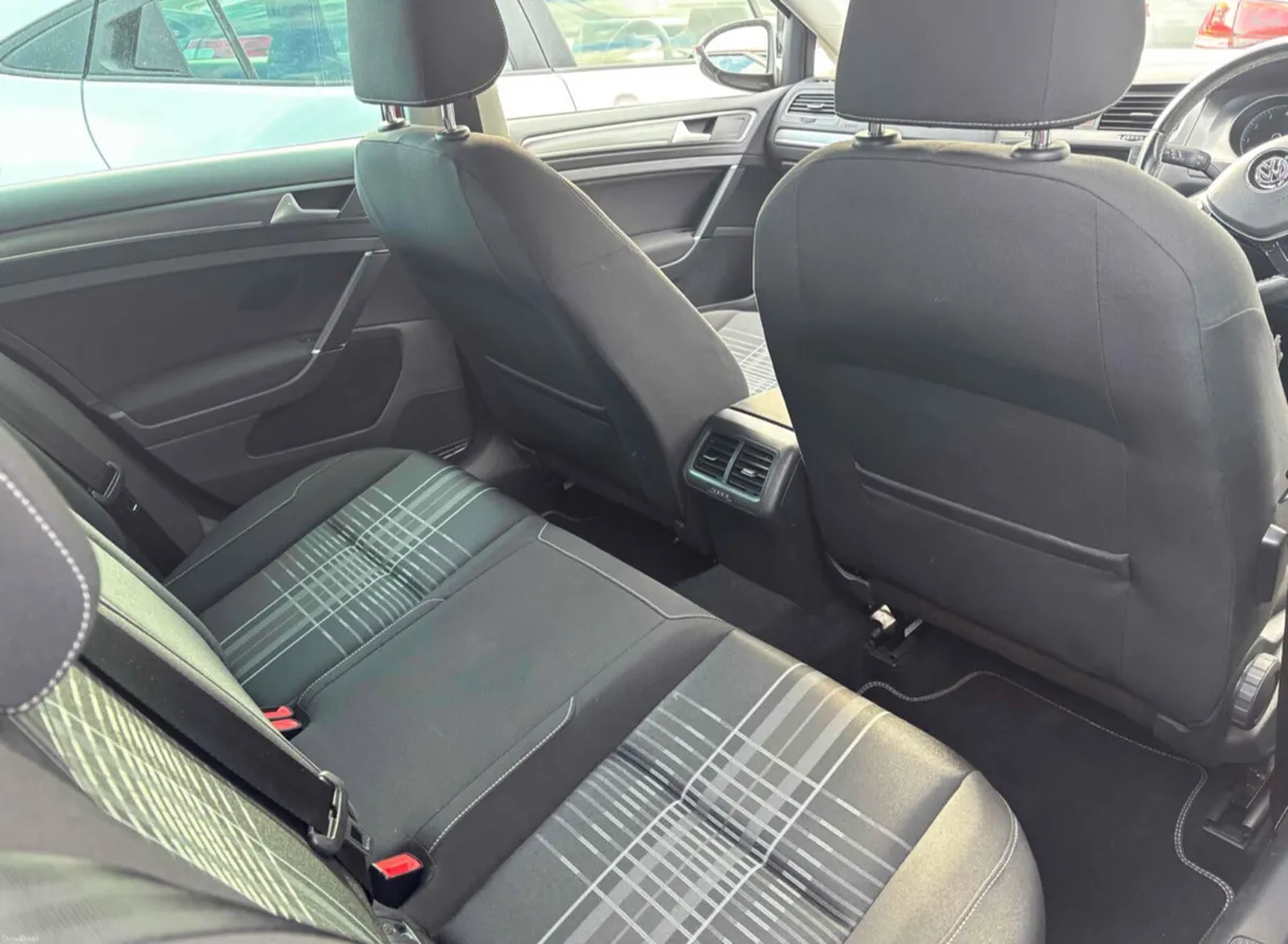 2015 (152) VW Golf 1.2 Petrol - Lounge Edition - Image 4
