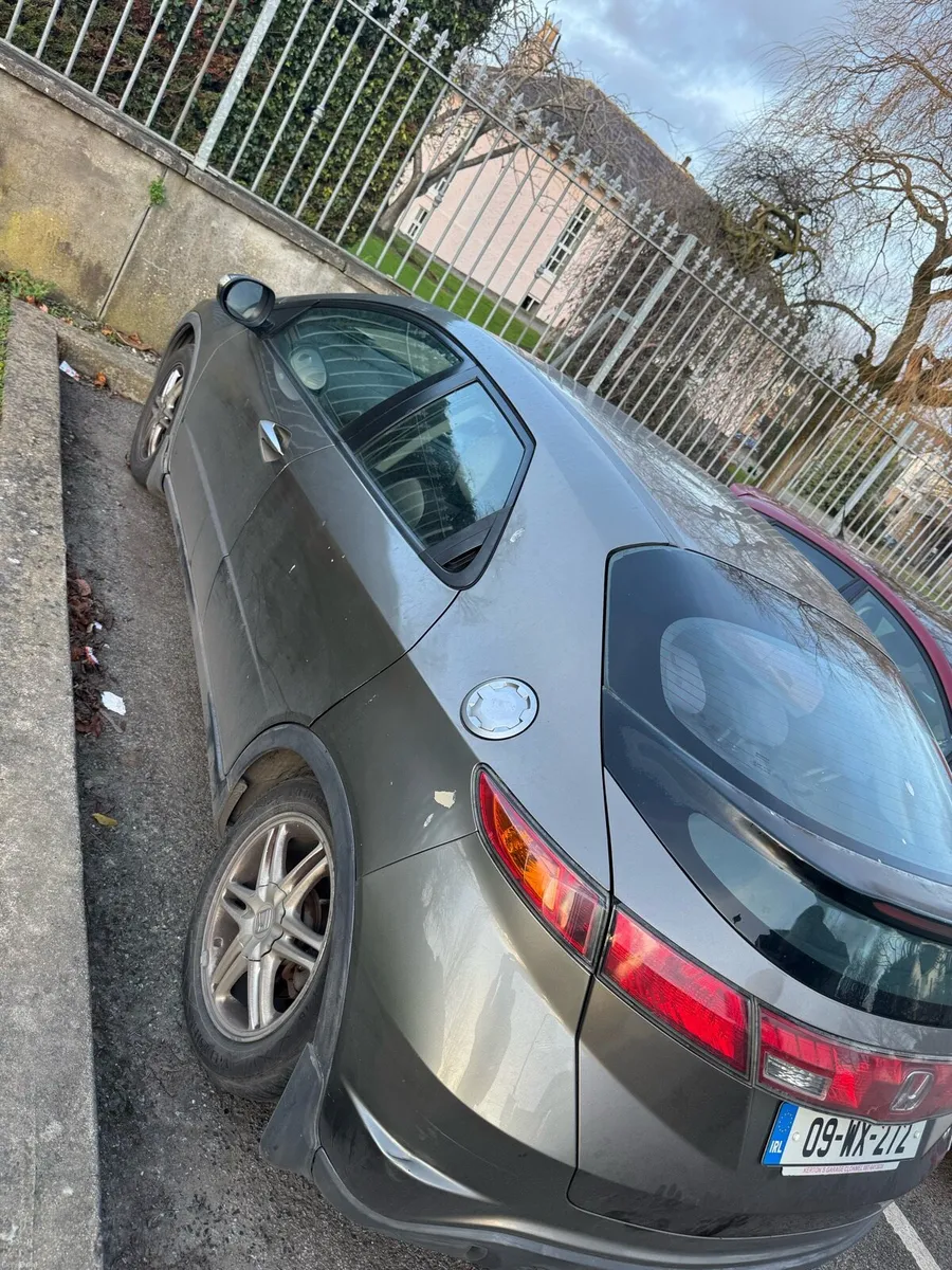 Honda Civic 2009 - Image 2