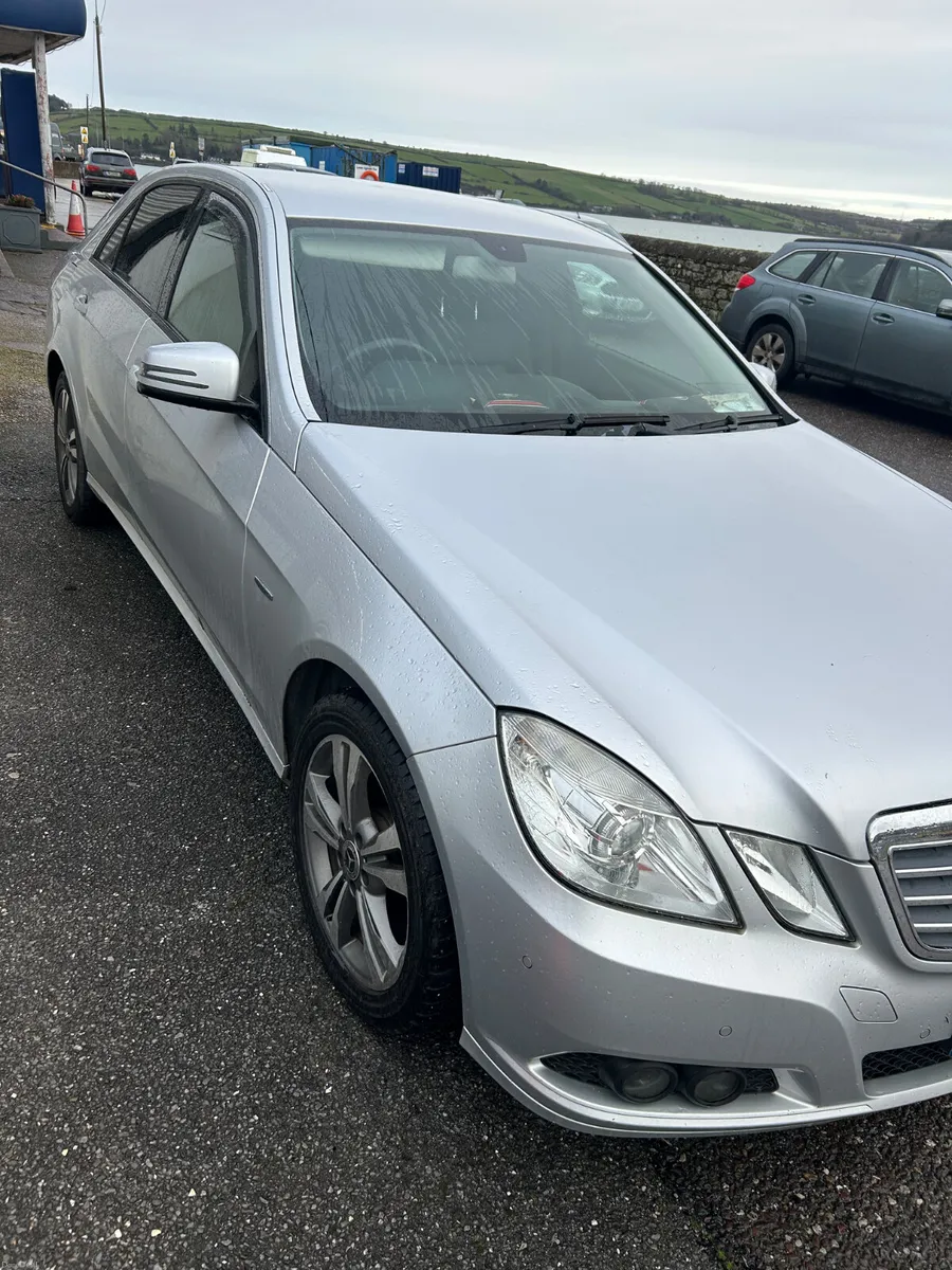 Mercedes-Benz E-Class 2010 - Image 3