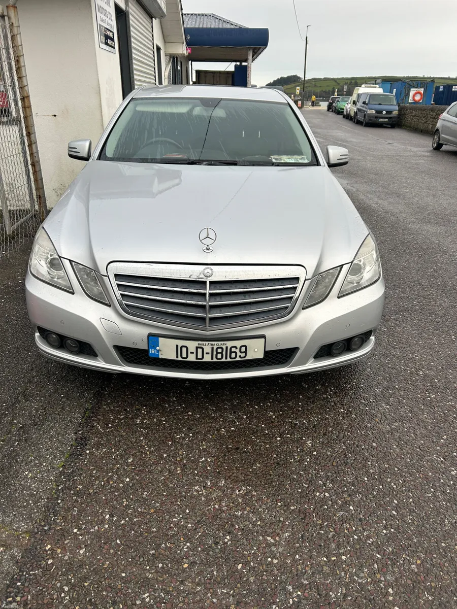 Mercedes-Benz E-Class 2010 - Image 2