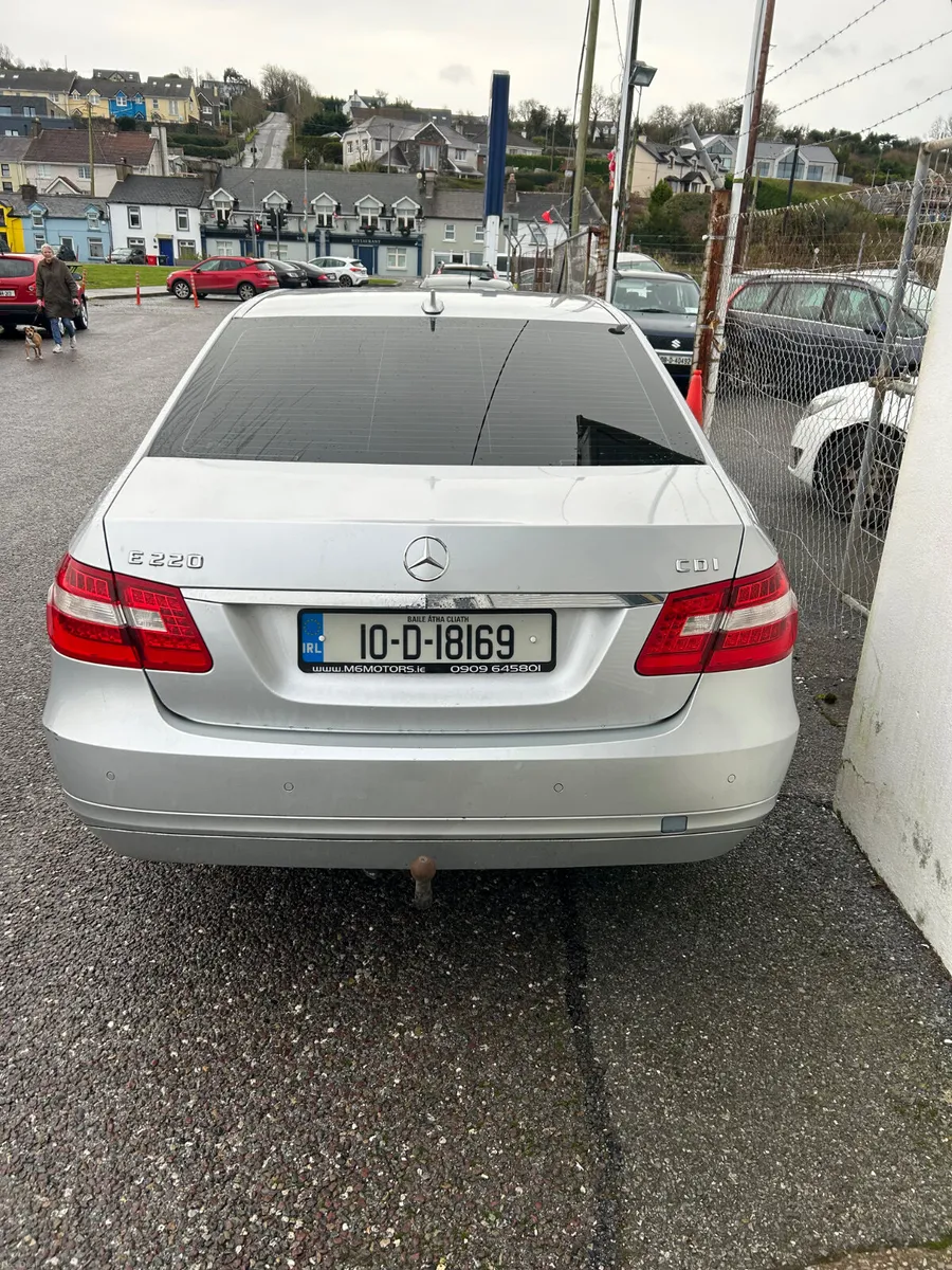 Mercedes-Benz E-Class 2010 - Image 4