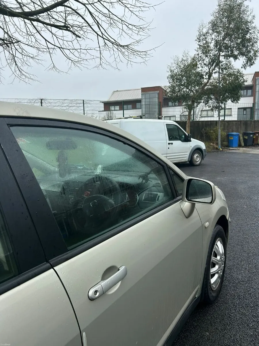 Nissan Tiida 2011 - Image 2