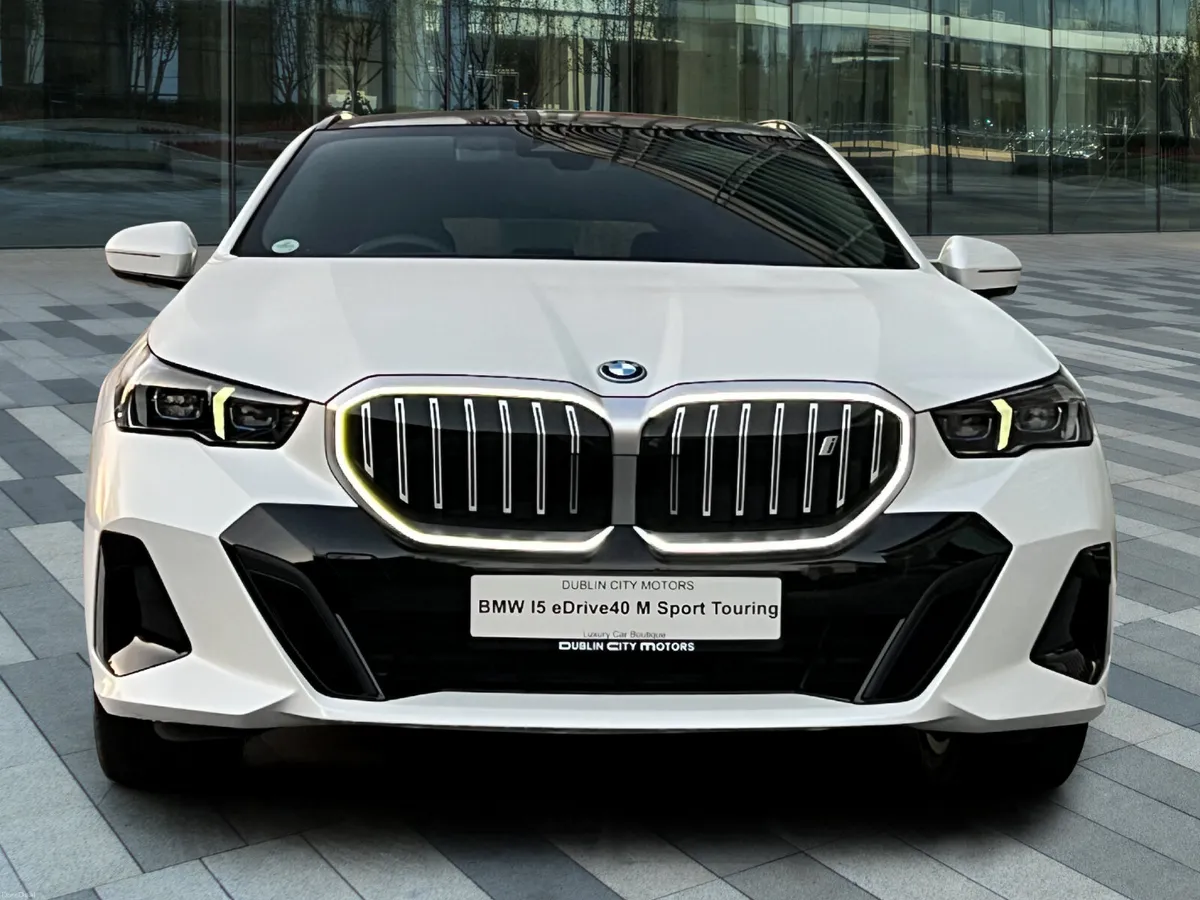 BMW i5 eDrive40 M Sport Touring *Panroof* - Image 2