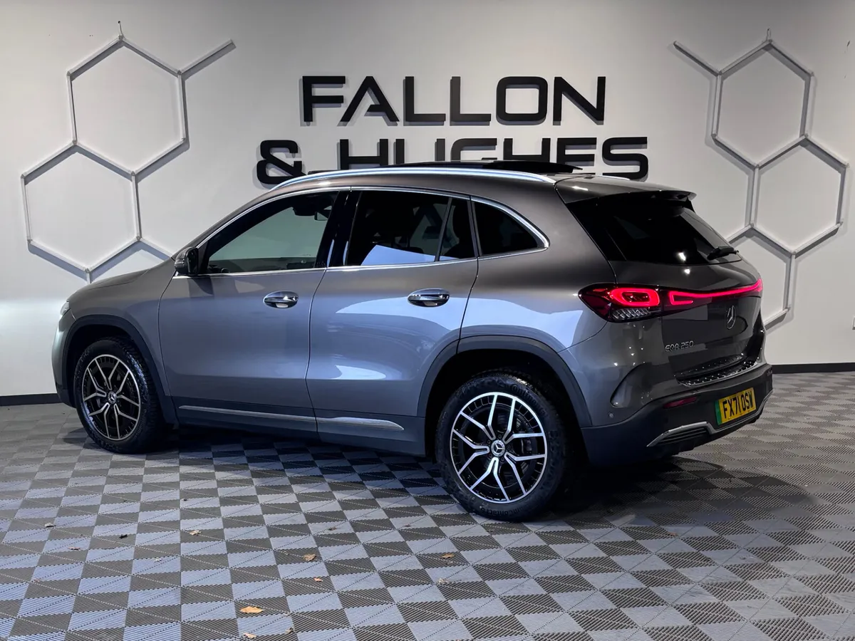 MERCEDES-BENZ EQA 250 AMG LINE PREMIUM // SUNROOF - Image 3