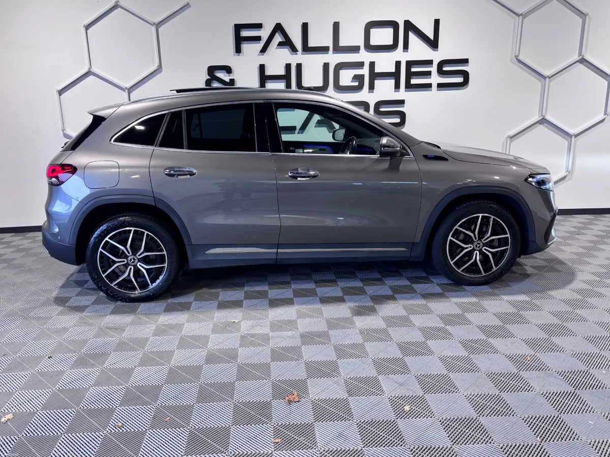 MERCEDES-BENZ EQA 250 AMG LINE PREMIUM // SUNROOF - Image 4