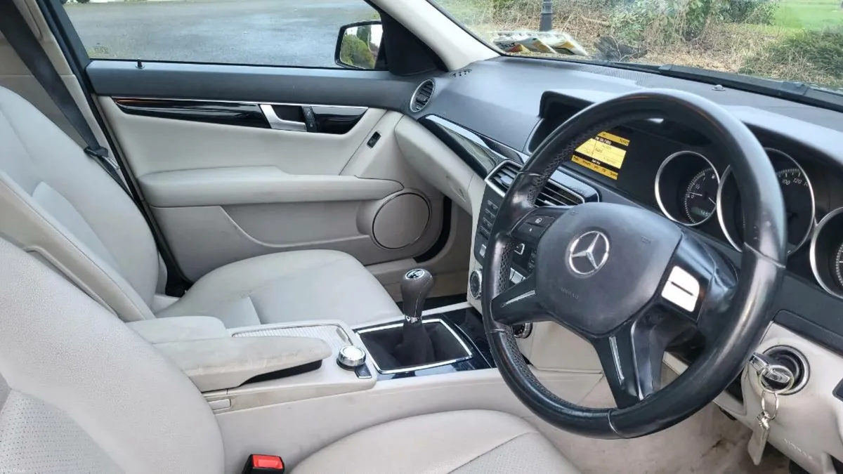 2012 Mercedes C200 manaul - Image 3