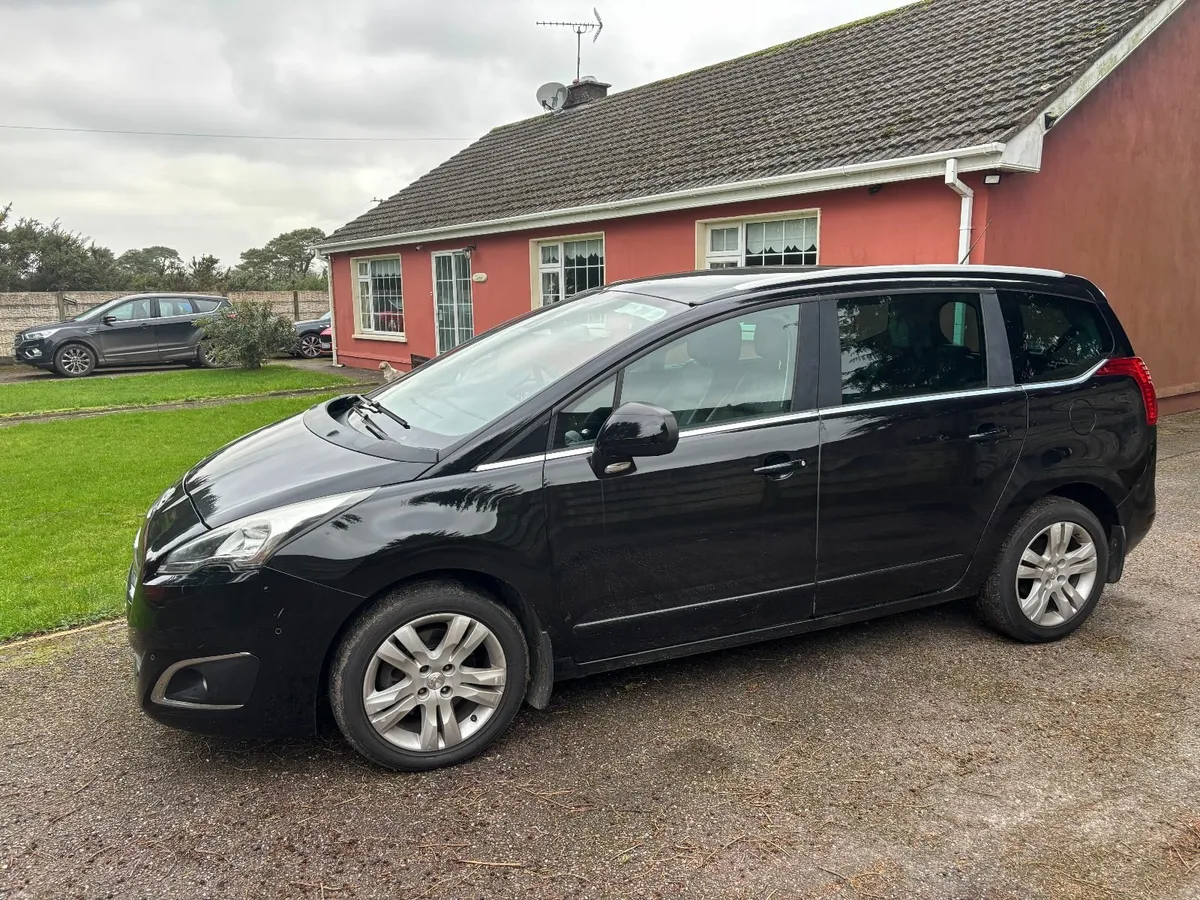 One owner Peugeot 5008 2016 diesel 7 seats - Image 1