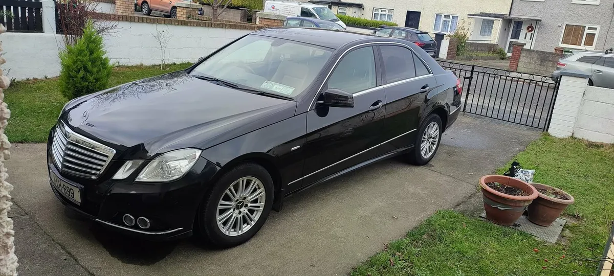 Mercedes Benz 200E '11 diesel - Image 2