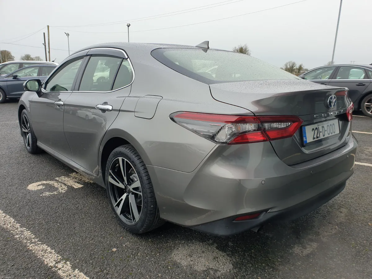 TOYOTA CAMRY 2.5 HYBRID**UPGRADED ALLOYS** - Image 4