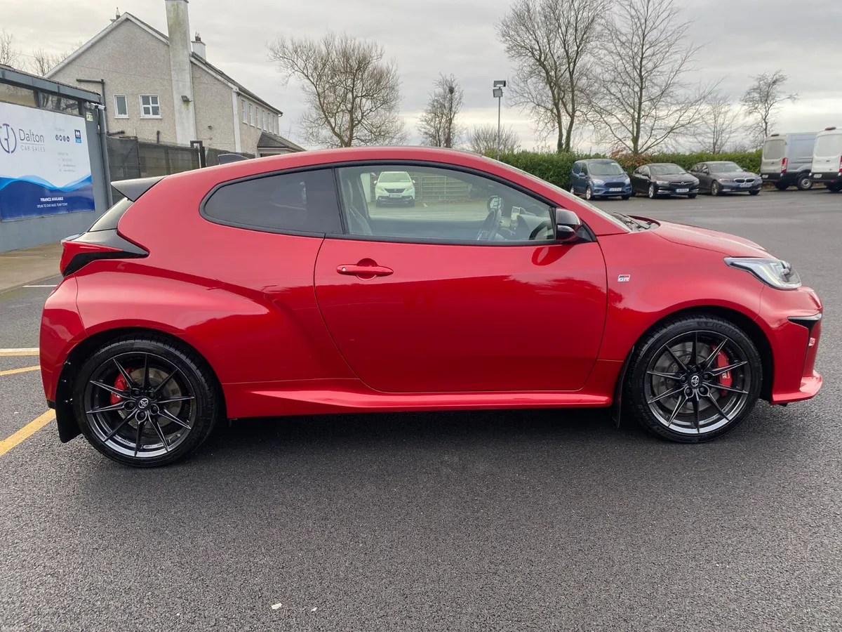 TOYOTA YARIS GR 1.6 T AWD CIRCUIT PACK 2023 (231) - Image 4