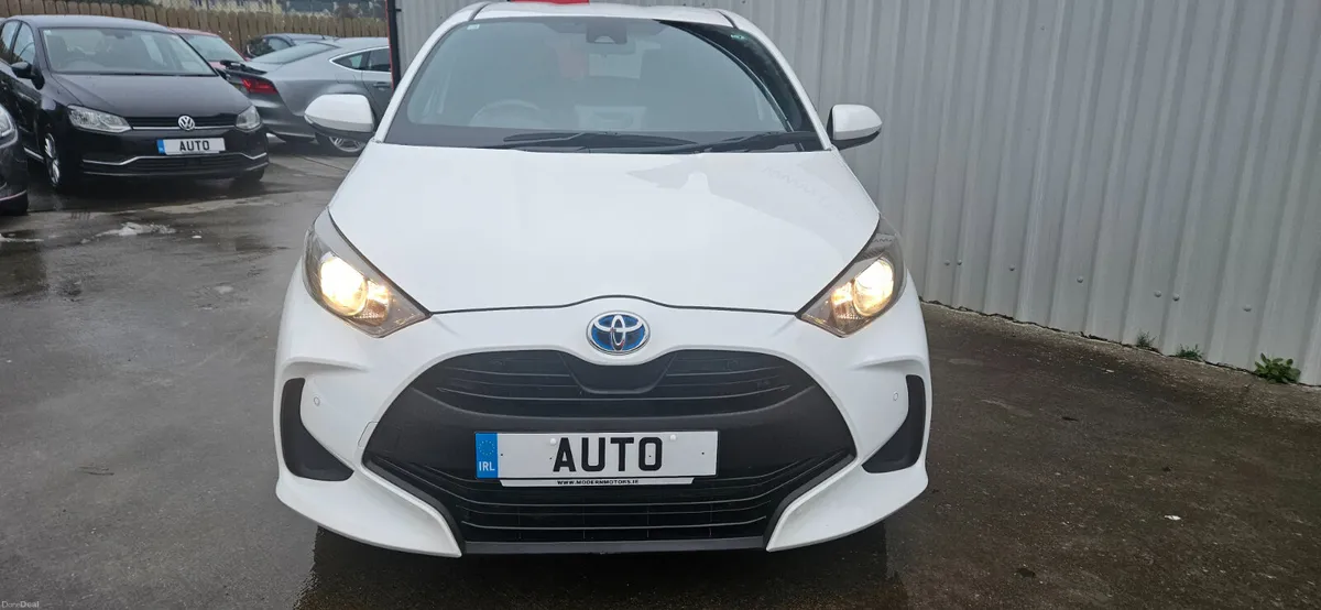 toyota yaris auto hybrid/petrol new model low kms - Image 2