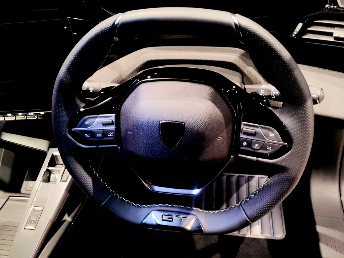 PEUGEOT 408 GT HYBRID - Image 6