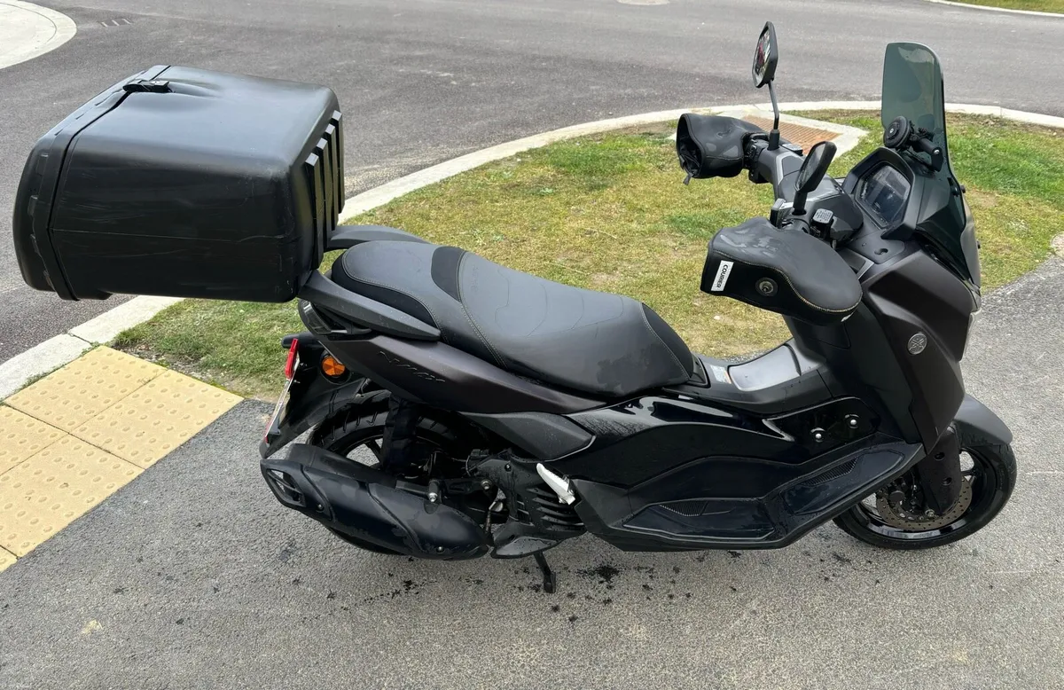 Nmax TechMax 2025 4500km plus accessories - Image 2