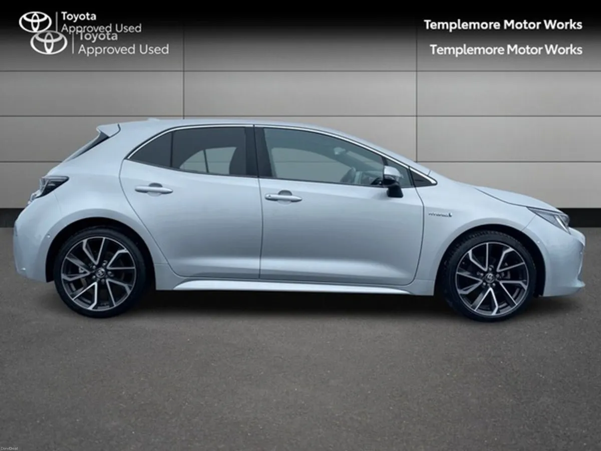Toyota Corolla 1.8 HIGH SPEC COROLLA HATCH HYBRID - Image 3