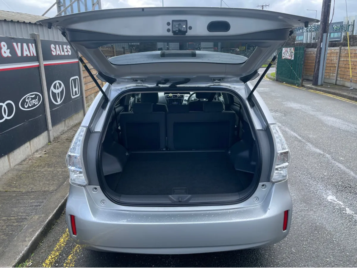 Toyota Prius ZVW41 HYBRID 5DR  5 SEATER AUTO - Image 6