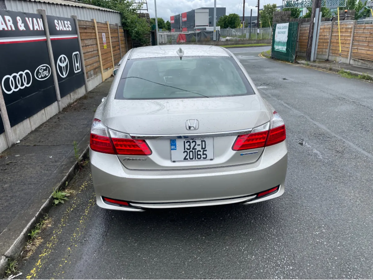 Honda Accord DAA-CR6 4DR AUTO - Image 5