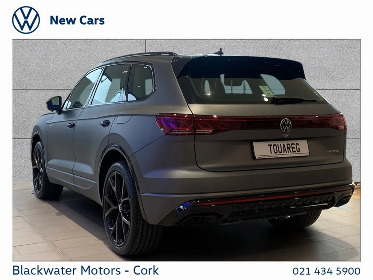 Volkswagen Touareg R 3.0 TFSI PHEV 462BHP IN MATTE - Image 4