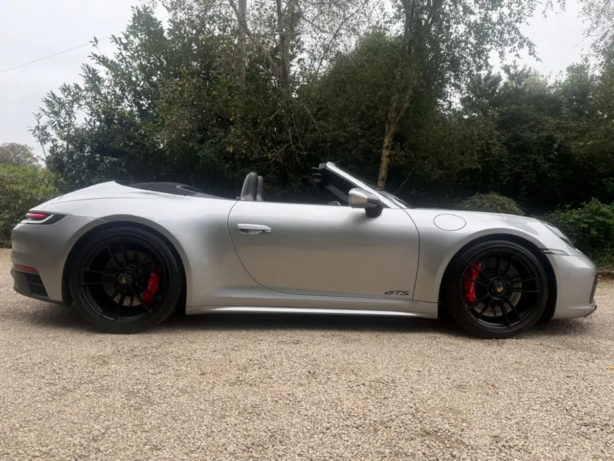 Porsche 911 CARRERA GTS CONVERTIBLE *Porsche Warra - Image 3