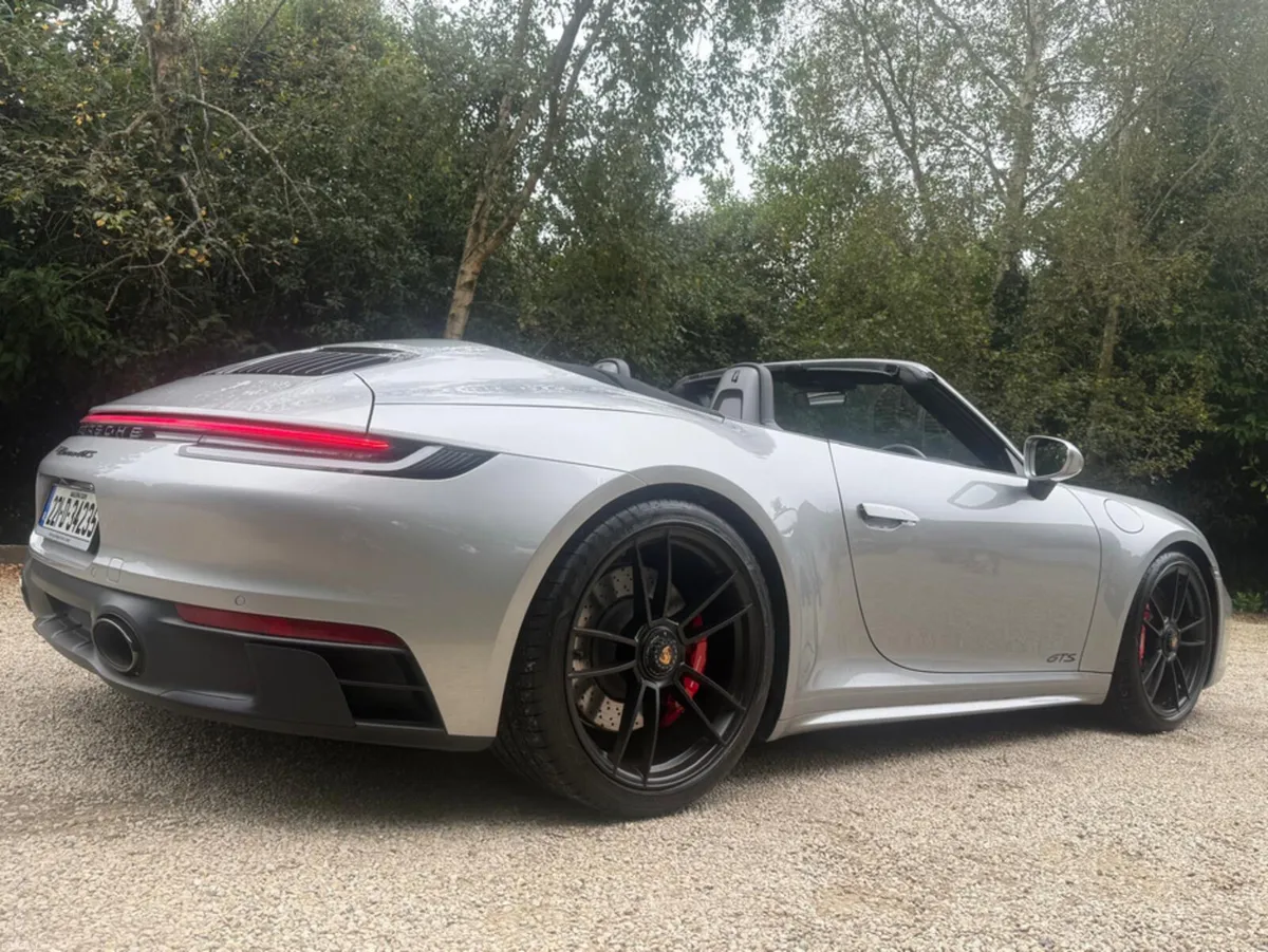 Porsche 911 CARRERA GTS CONVERTIBLE *Porsche Warra - Image 4