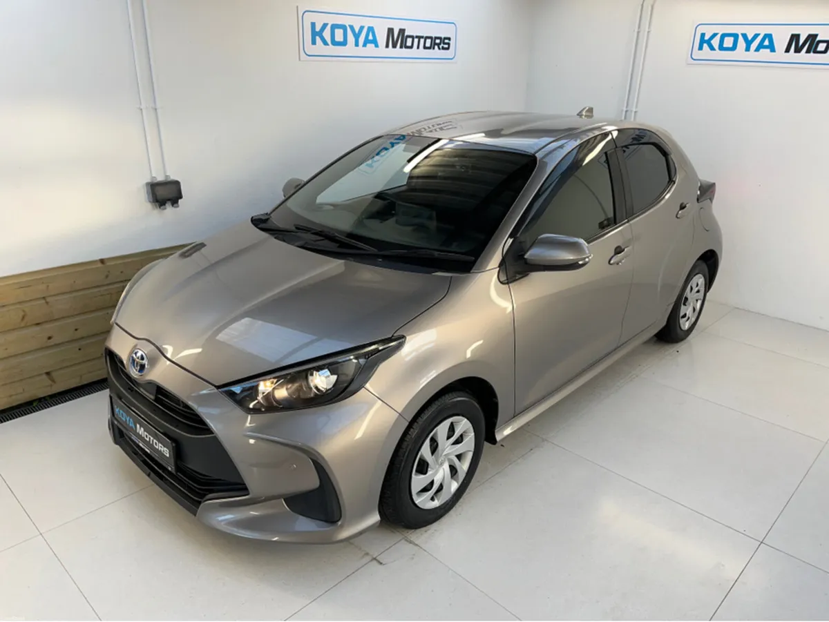 Toyota Yaris 1.5 PETROL HYBRID AUTOMATIC // FULL P - Image 2