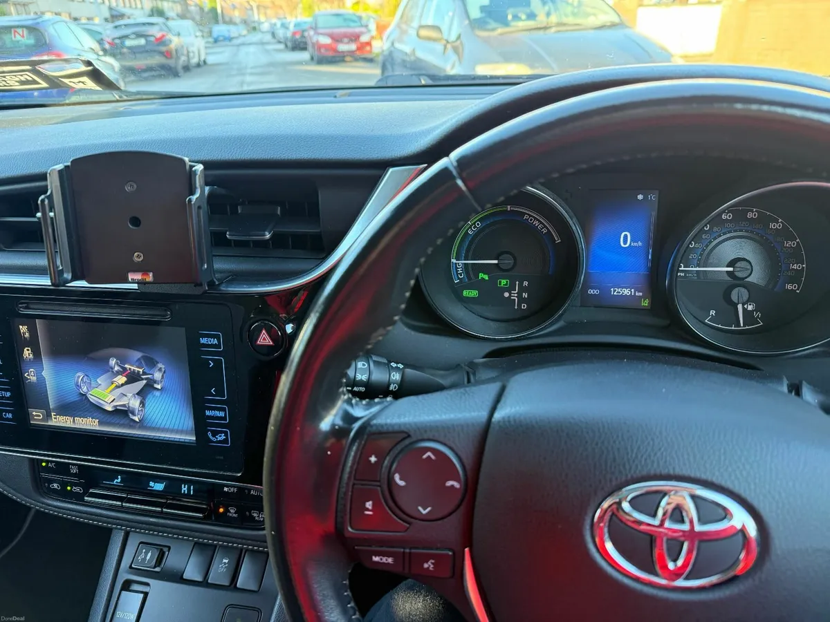 Toyota Auris Touring Sports Hybrid 2018 - Image 4