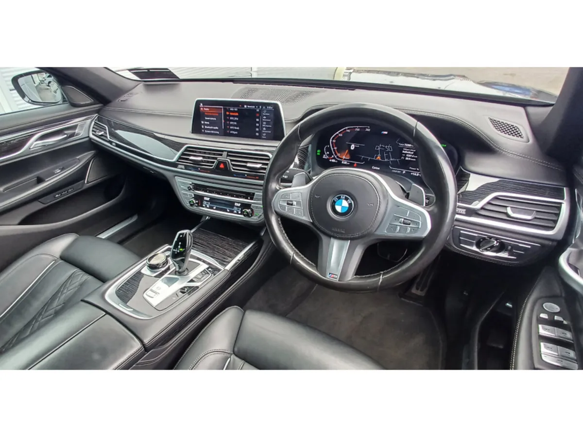 BMW 7-Series 730d  M SPORT **SUN ROOF** - Image 4