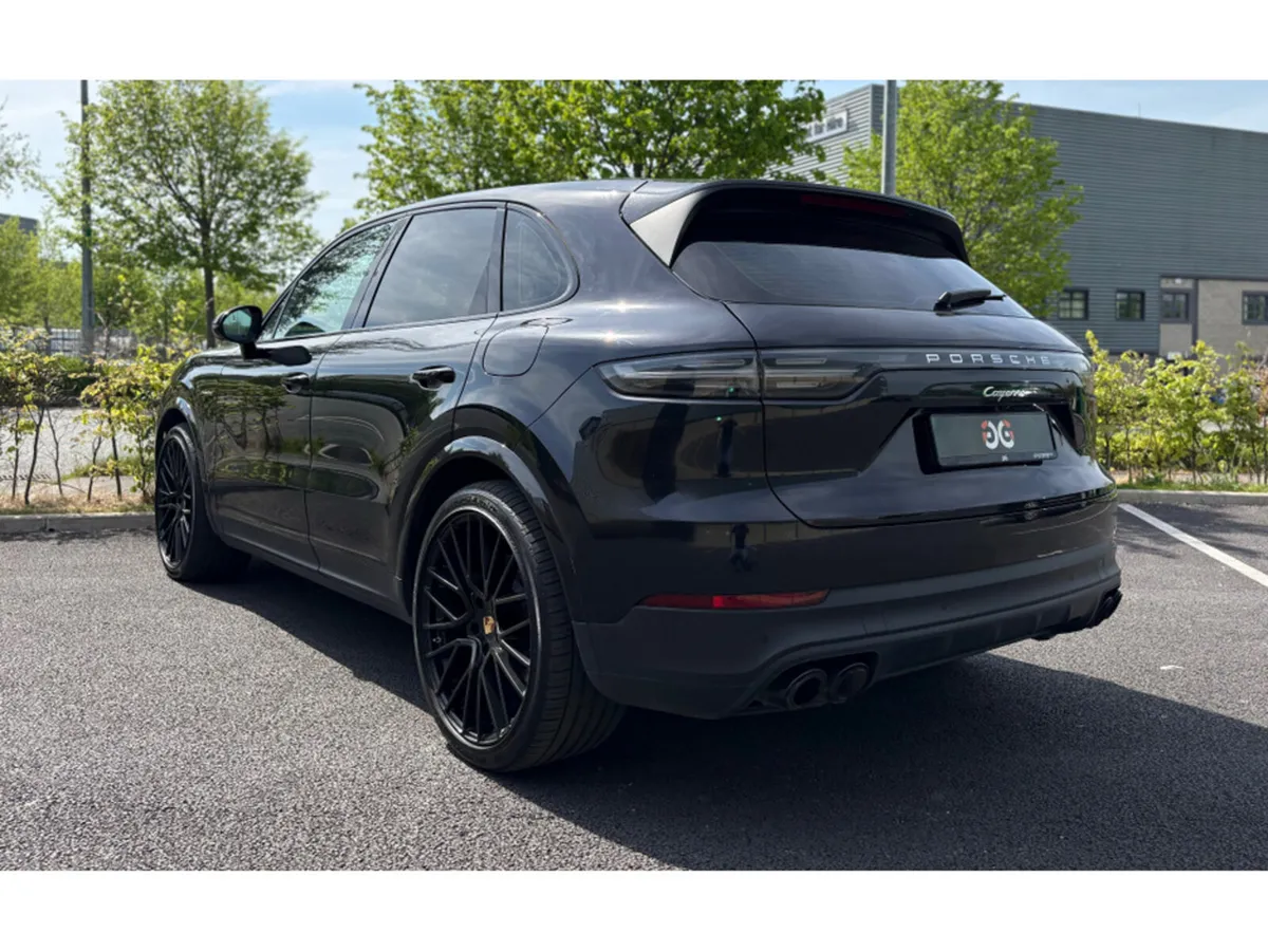 Porsche Cayenne V6 E-HYBRID AUTO 456BHP *1 OWNER * - Image 3