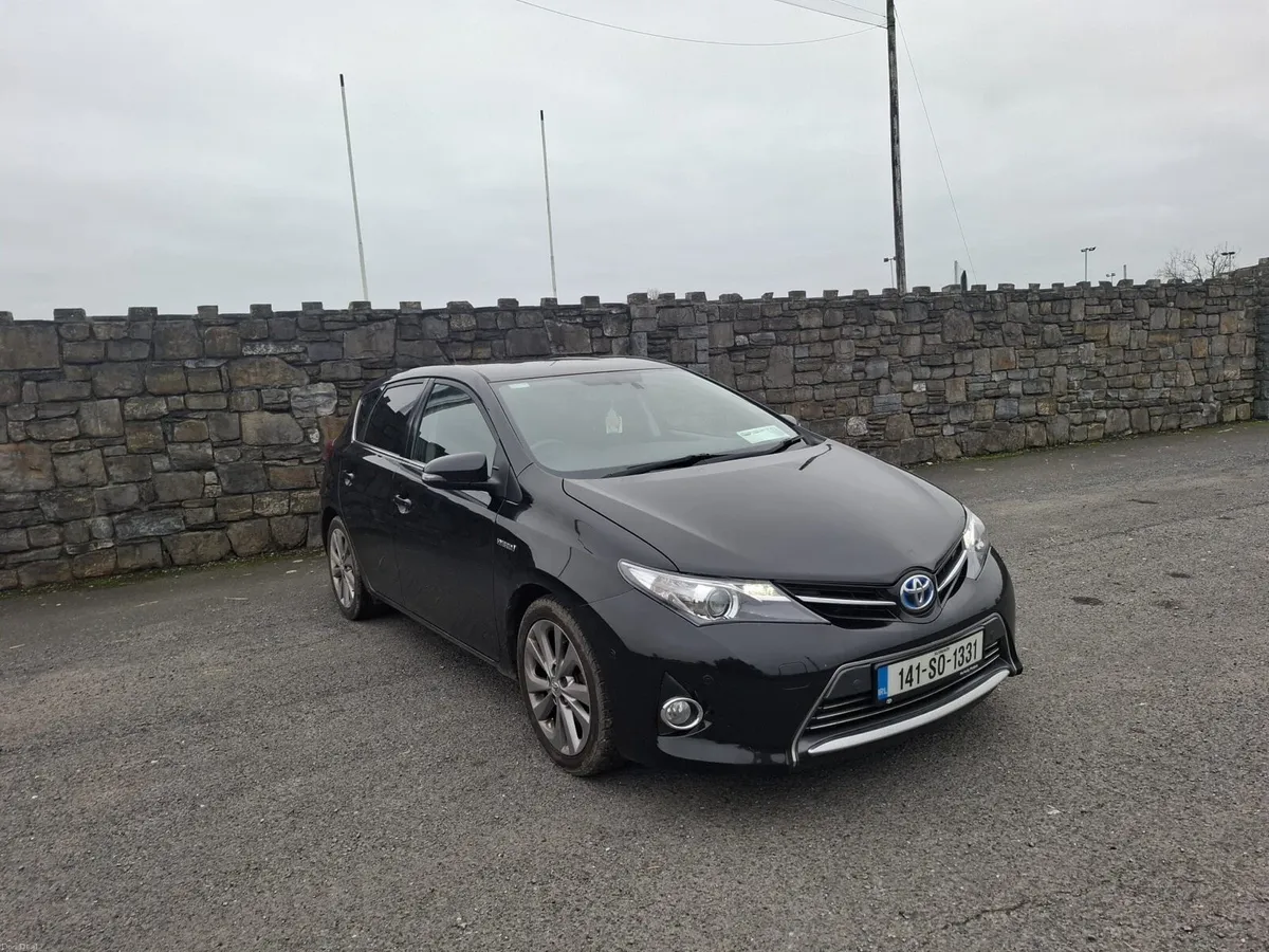 Toyota auris 2014 hybrid - Image 1