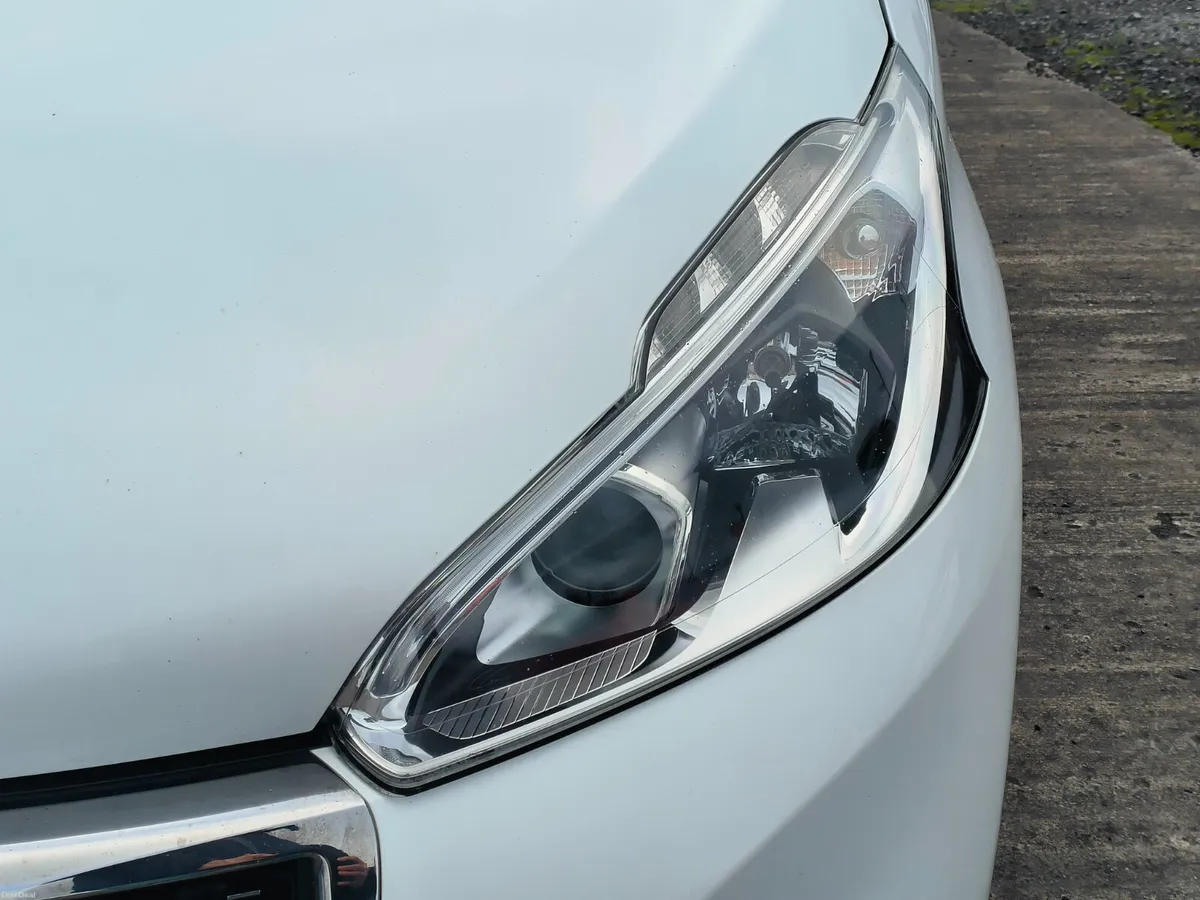 Peugeot 208 2016 - Image 6