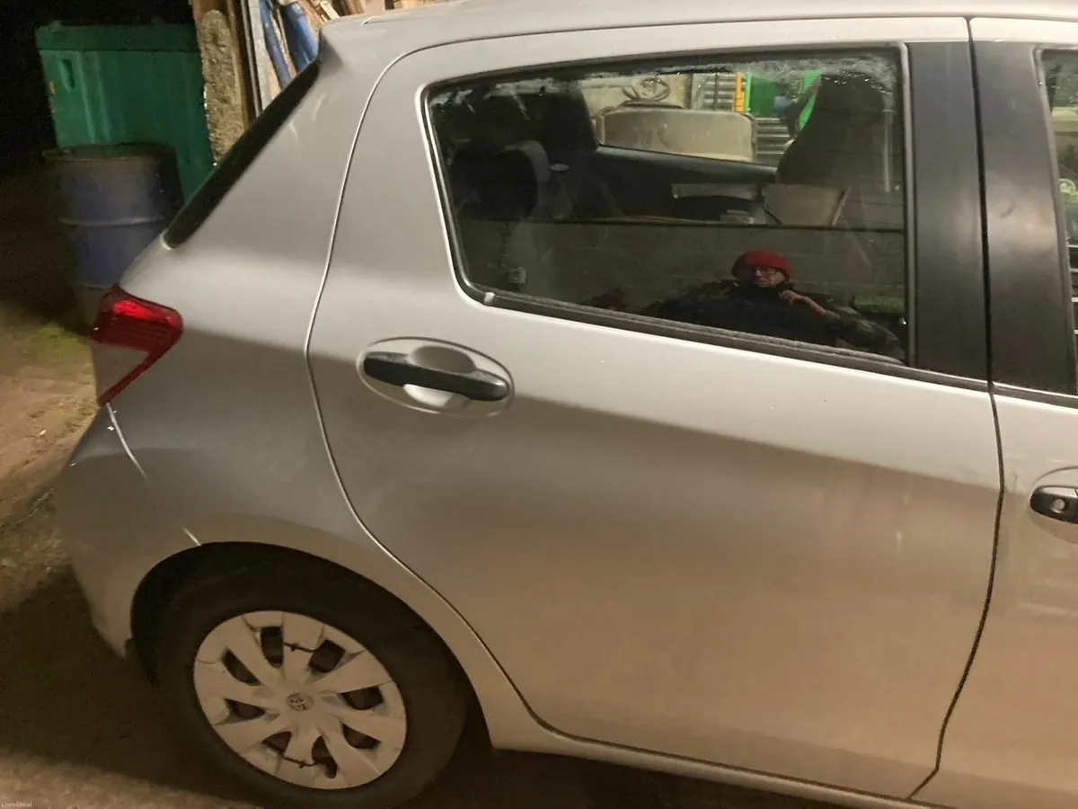 Toyota Yaris 2013 - Image 3