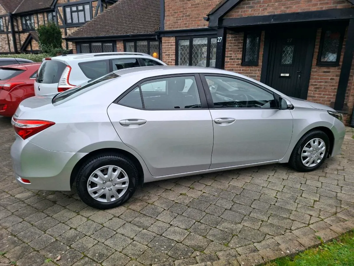 TOYOTA COROLLA 1.4 DIESEL SALOON 2015 VERY CLEAN - Image 2