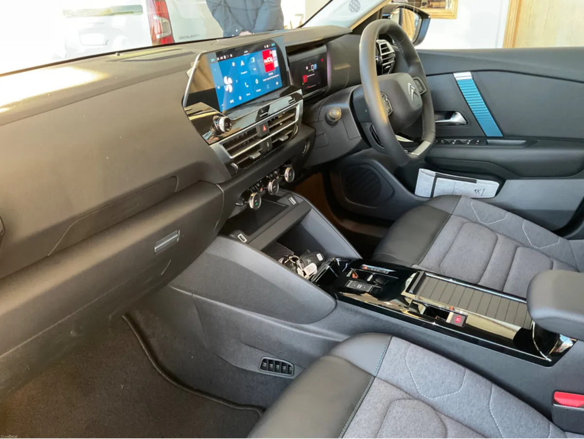 Citroen e-C4 E C4 X  Flair 50 kWh 136 bhp Electric - Image 3