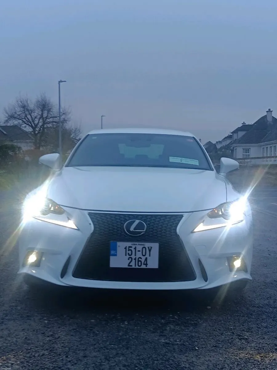 Lexus is300h F SPORT 2015 - Image 1