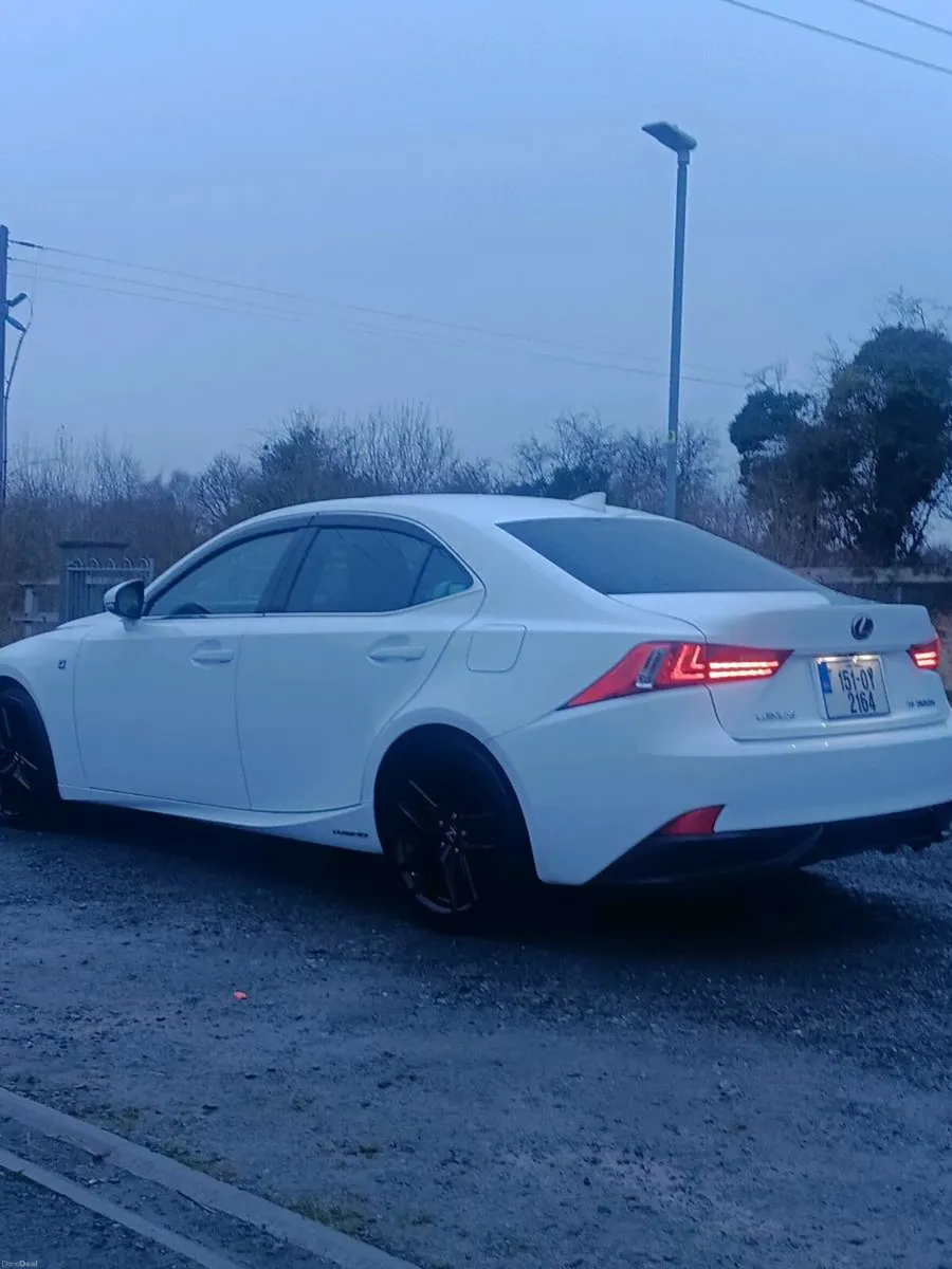 Lexus is300h F SPORT 2015 - Image 3