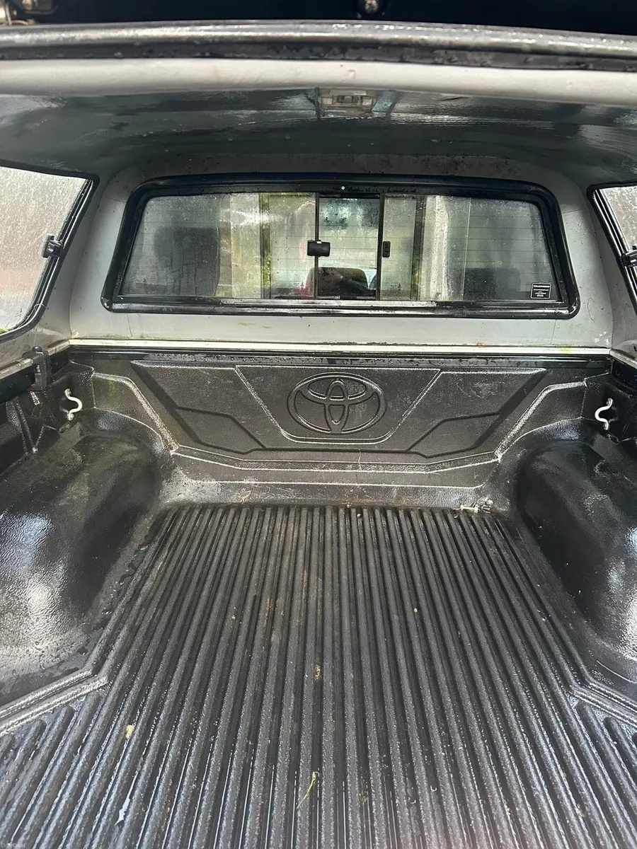 Toyota Hilux 2015 - Image 2