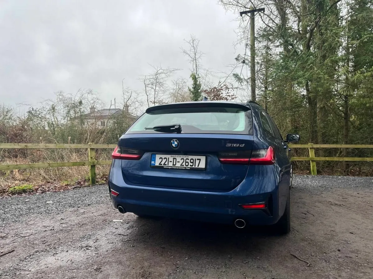 BMW 3-Series 2022 - Image 2