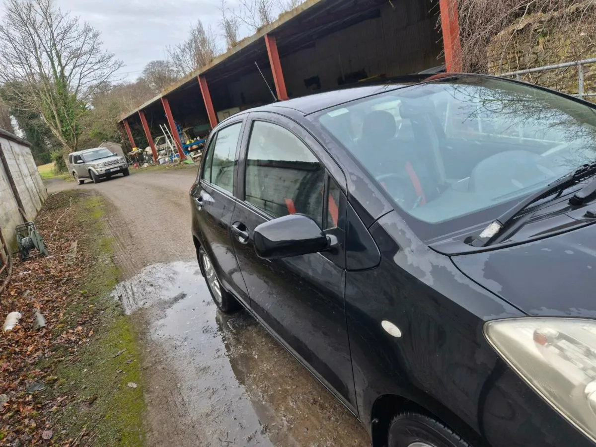2006Toyota Yaris - Image 3