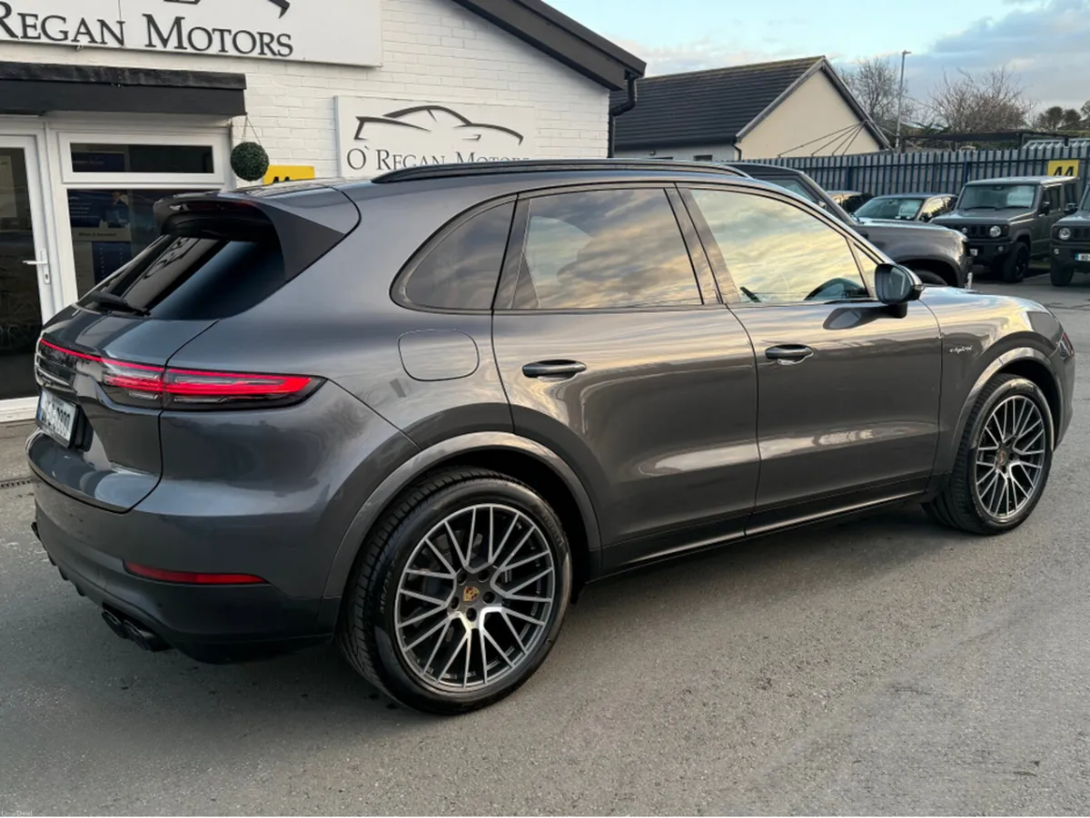 Porsche Cayenne 3.0 V6 E-HYBRID  462 BHP TIPTRONIC - Image 3