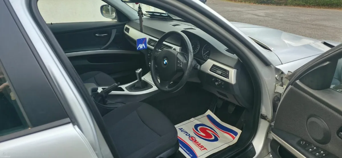 BMW 3-Series 2010 - Image 4