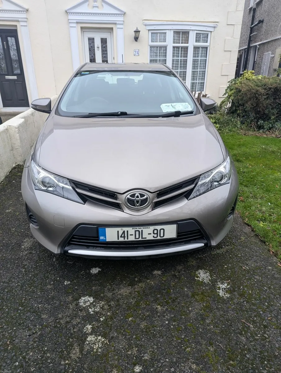 Toyota Auris 2014, Diesel, 189,000km - Image 2