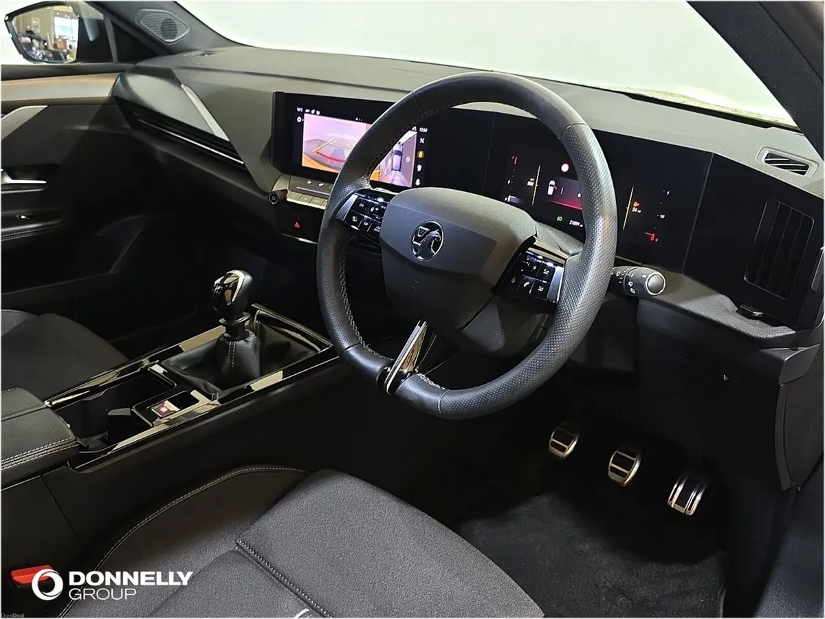 Vauxhall Astra Hatchback GS - Image 4